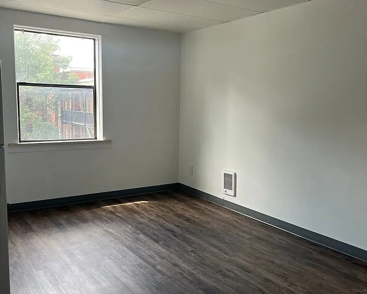 Rennwood Court Apartments — Photo 2