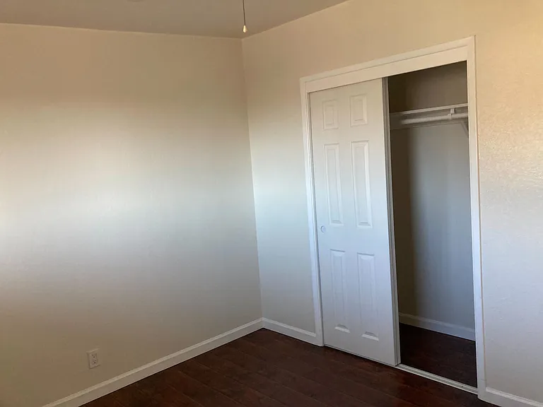 931 Douglas St — Photo 12