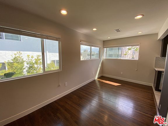 4th image of 1055 S Sherbourne Dr APT 3