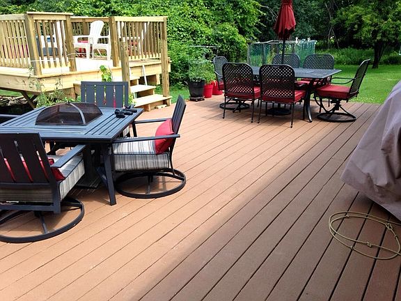 Spacious Deck 16'x30' plus 12'x14' elevated Deck