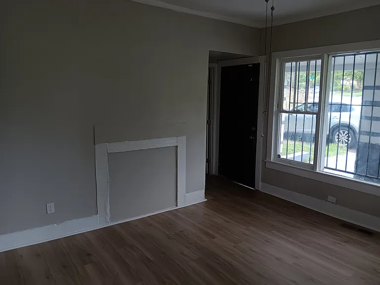 352 Court E — Photo 4