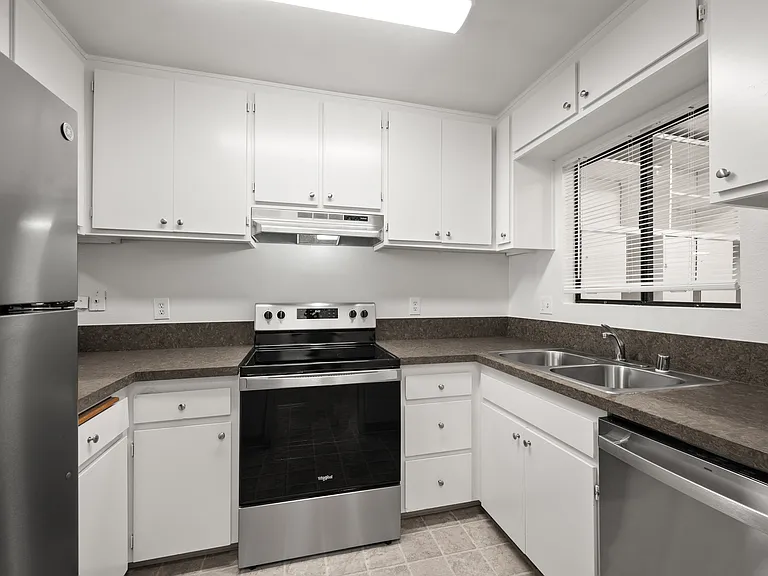5580 Lake Park Way #28 — Photo 16