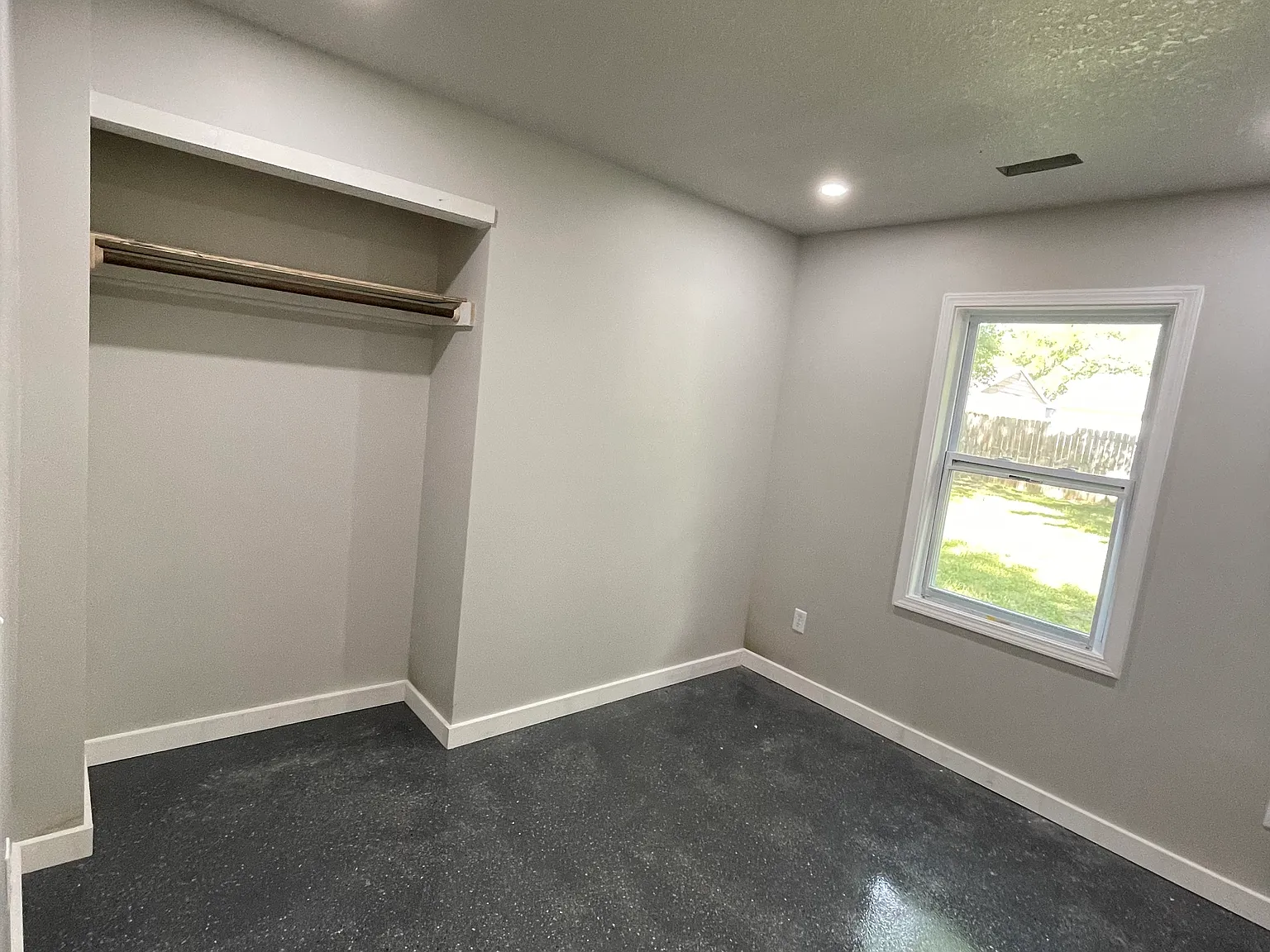 3 bed, 1000 sqft, $1,600 — Photo 4
