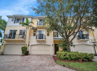 546 NW 39th Cir, Boca Raton, FL 33431