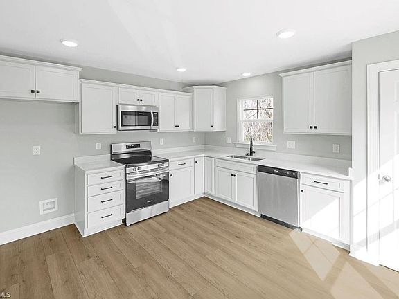 3rd image of 5514 Cedarbrook Rd