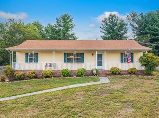 1926 Deer Ridge Dr, Morristown, TN 37814