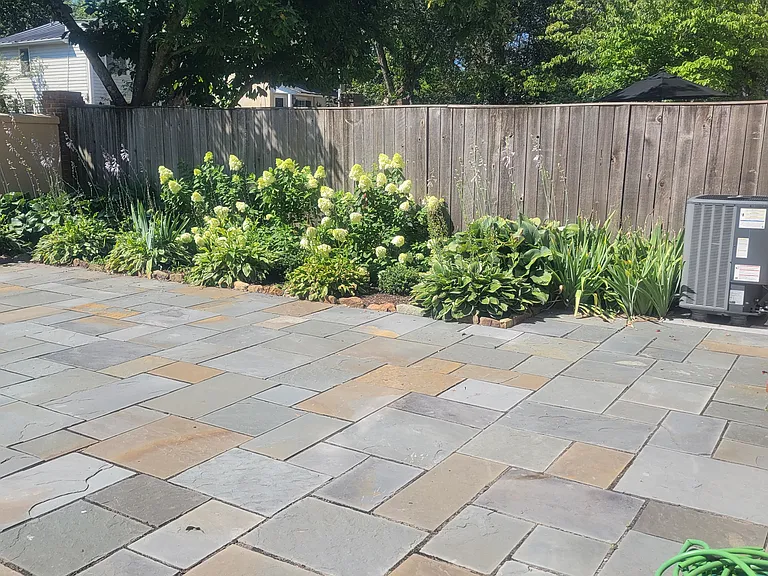216 E Marshall St — Photo 27