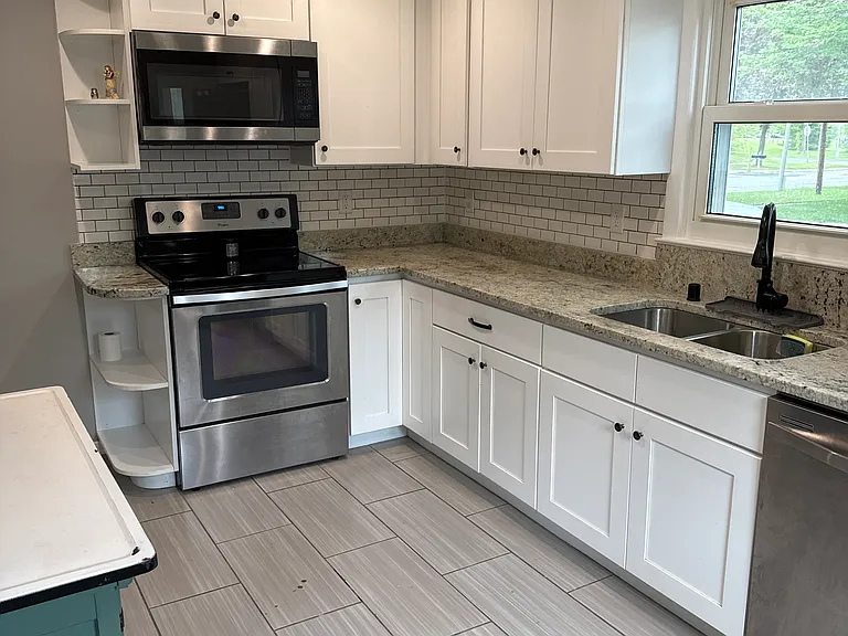 5521 W Green Tree Rd — Photo 2