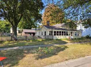 304 N 3rd St, Oregon, IL 61061