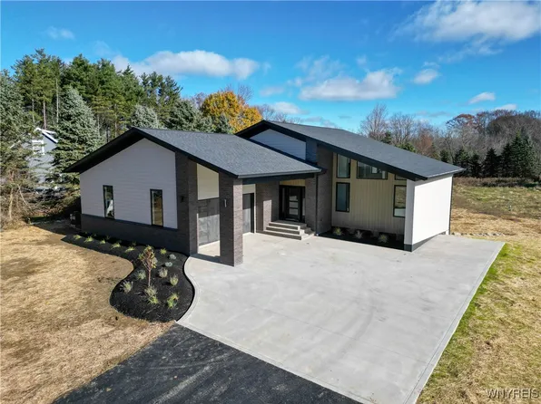 3655 Baker Rd, Orchard Park, NY 14127