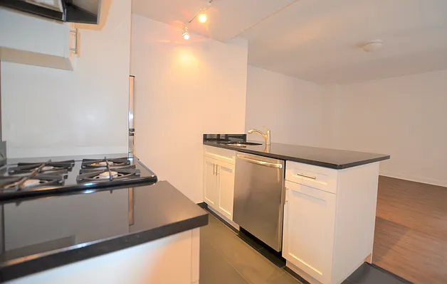 Rented by Manhattan Realty Group | media 8