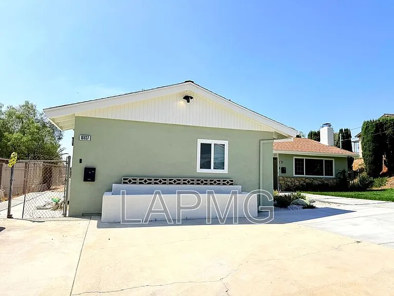 10837 Fellows Ave — Photo 9