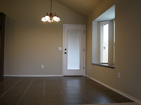 5th image of 909 Redwood Creek Dr