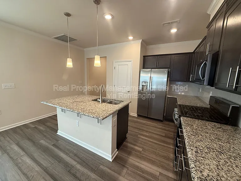 886 Falls Grove Trl — Photo 3