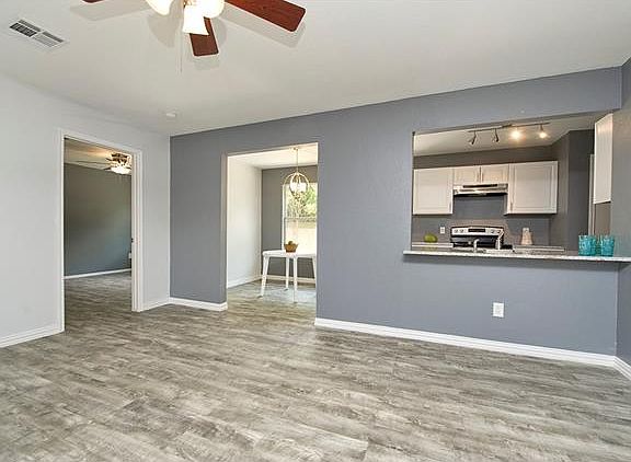 2nd image of 2586 Georgian Dr