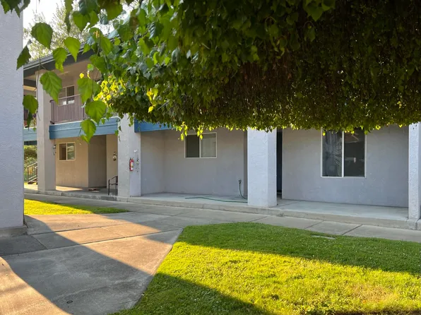 815 Pine St APT 10, Rogue River, OR 97537
