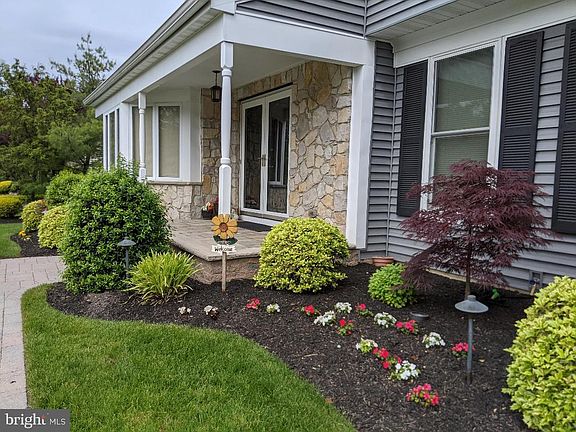 2nd image of 9 Stamford Dr