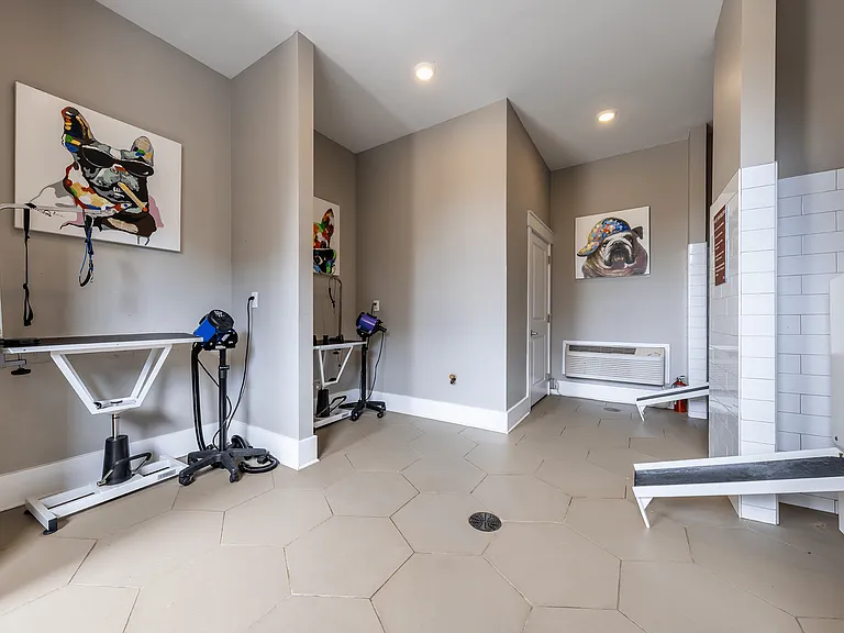 Holly Crest Apartments — Photo 20