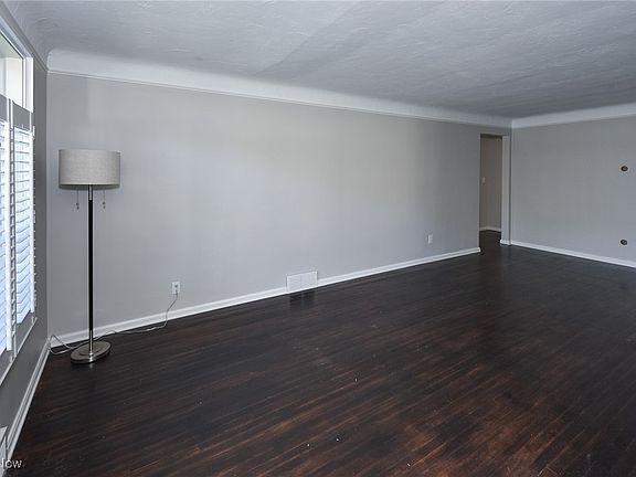 3rd image of 24315 Hedgewood Ave