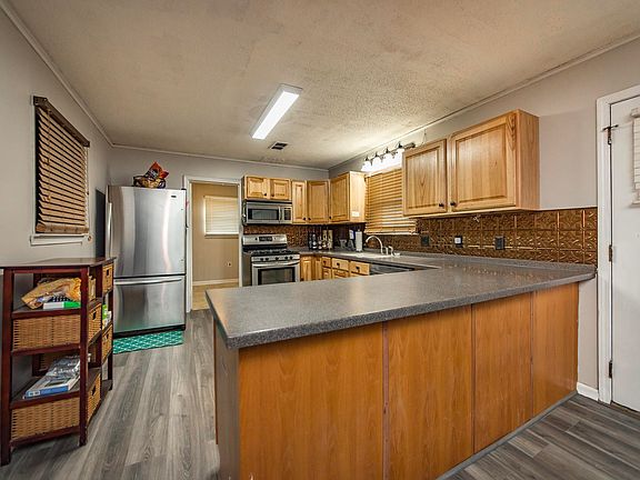 3rd image of 609 Lynnewood Dr