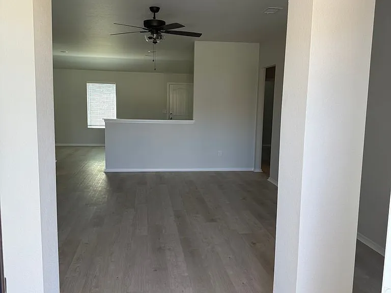 1512 Meadows Dr — Photo 4