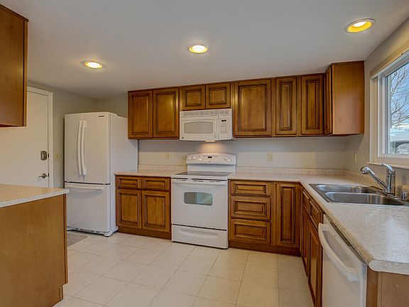 5th image of 17 Stonegate Dr