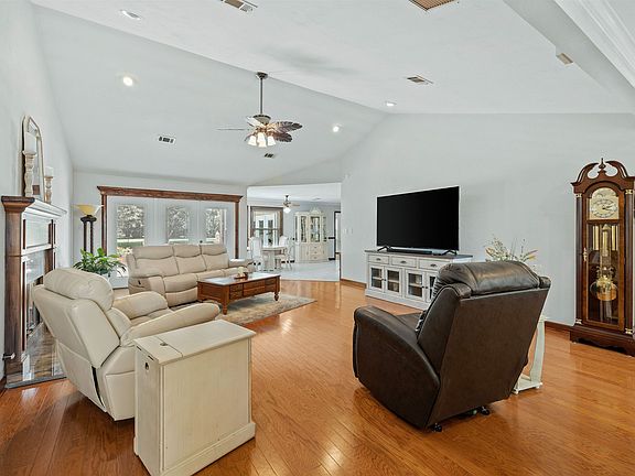 4th image of 1671 Vineyard Way