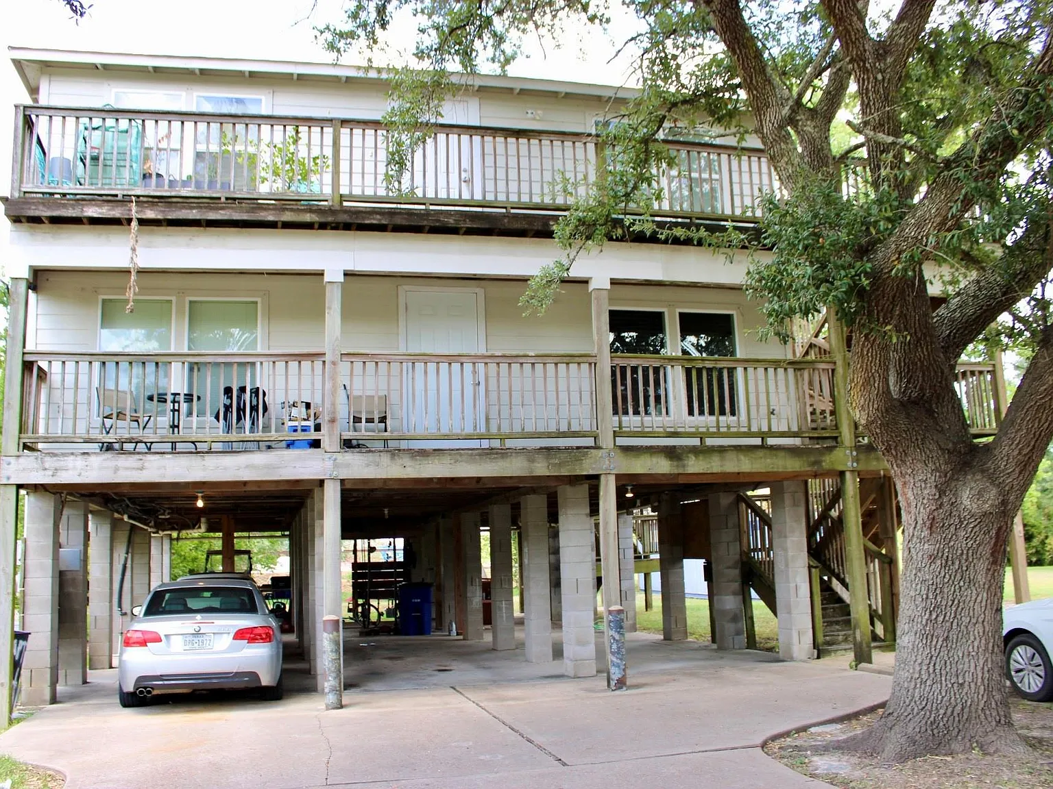 2 bed, 1.0 bath, 736 sqft, $975 — Photo 1