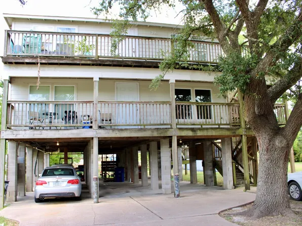 219 W 5th St, Kemah, TX 77565