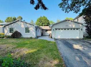 4054 Apple Valley Ln, Burlington, ON L7L 1E7