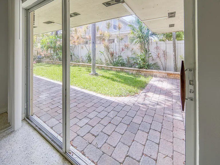 305 S Federal Hwy #2 — Photo 8