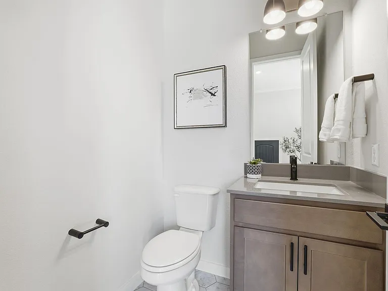 905 Pullman St — Photo 12