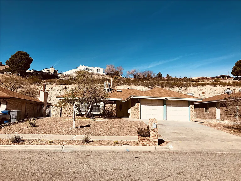 741 Villa Vanessa Dr — Photo 1