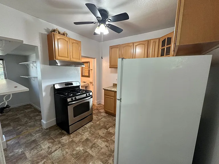 807 G St — Photo 7