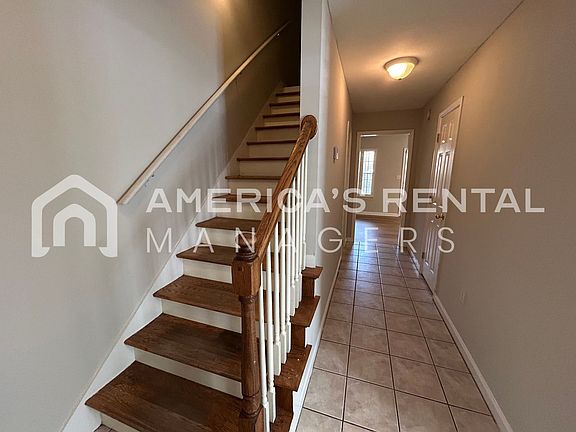 3rd image of 165 Rocky Ridge Dr
