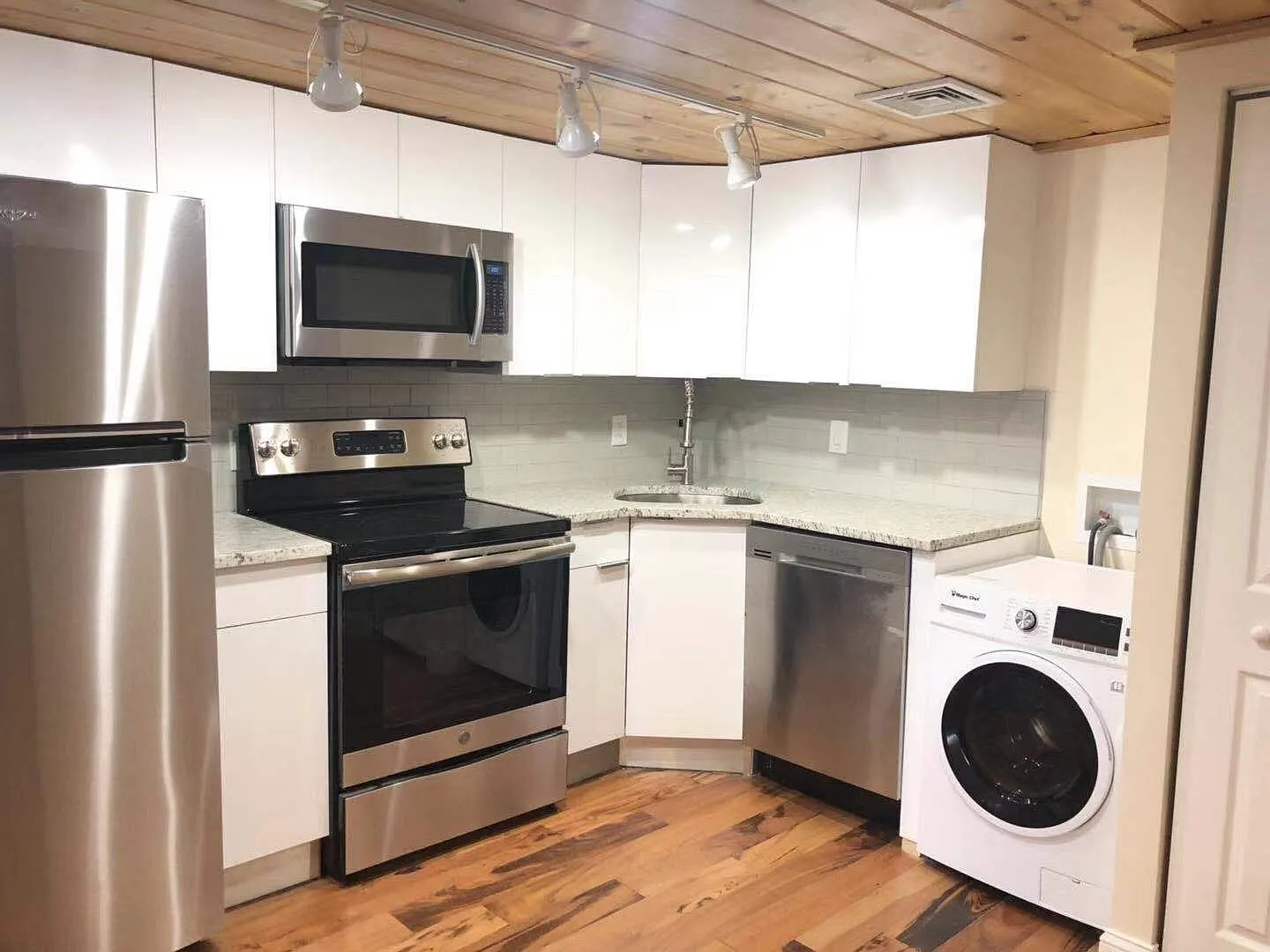 1637 S Broad St — Photo 2