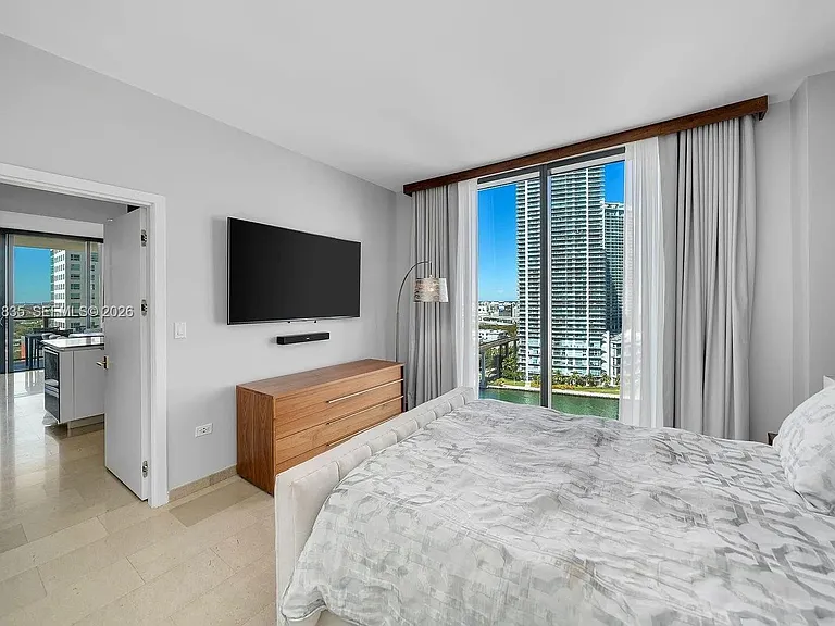 88 SW 7th St #1212 — Photo 12