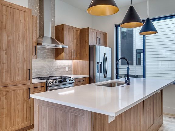 3rd image of 5609 Live Oak St #105