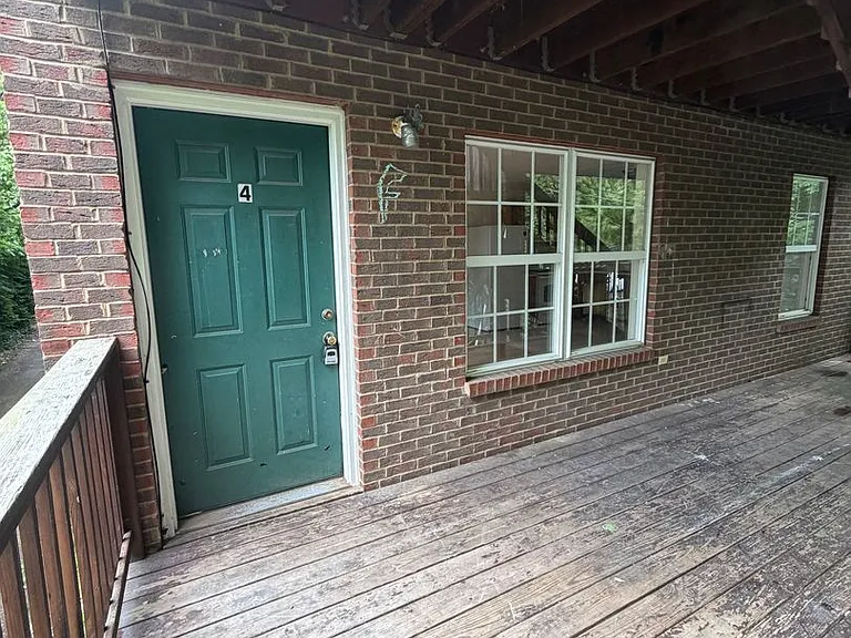 137 Macey Ave — Photo 1