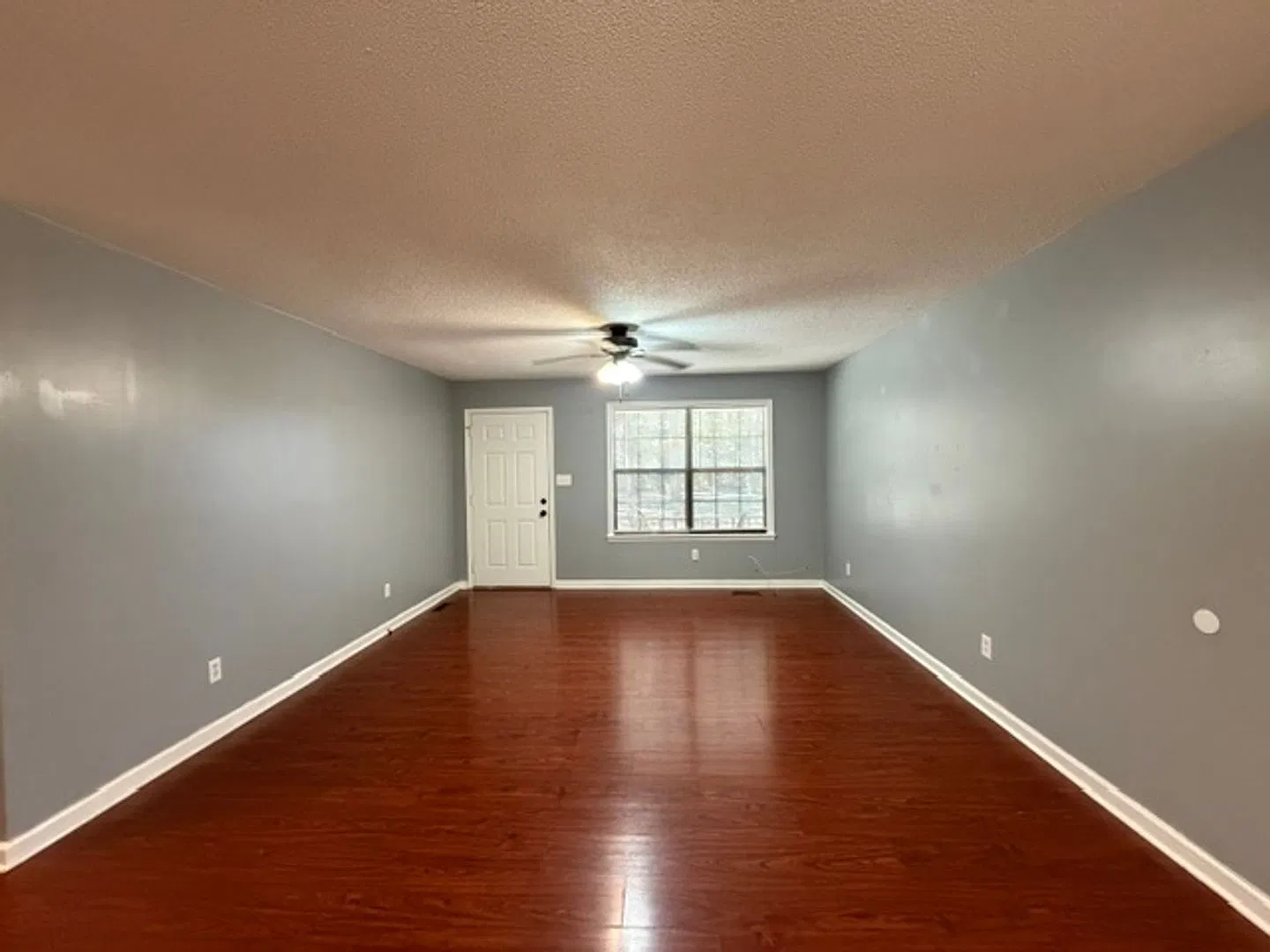 3Bedroom 2 Bath House w/ attached Garage — Photo 3