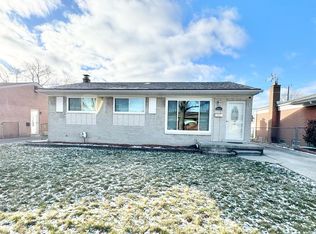 28521 Ursuline St, Saint Clair Shores, MI 48081