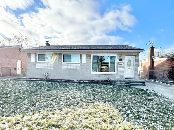 28521 Ursuline St, Saint Clair Shores, MI 48081