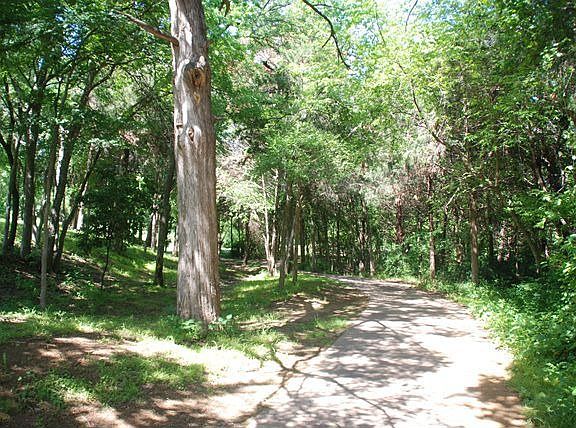 4th image of 1006 Amanda Dr