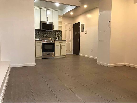 2nd image of 2725 Creston Ave APT 102