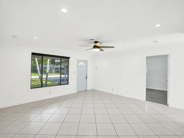 4360 NE 13th Ave — Photo 7