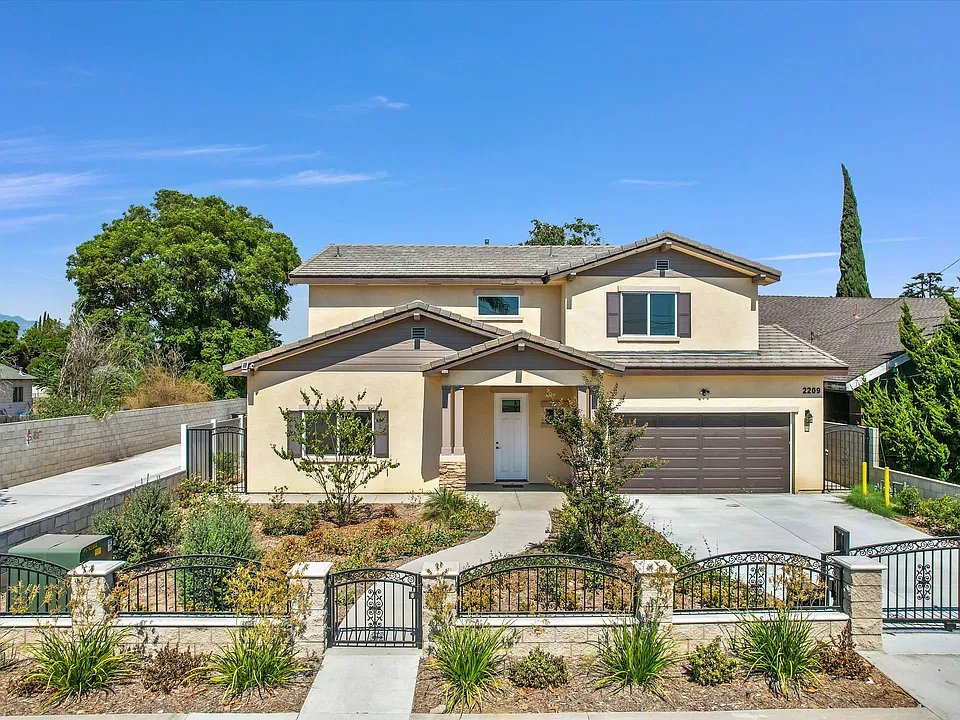 2209 W Merced Ave