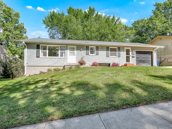 1110 N Prairie St, Pella, IA 50219