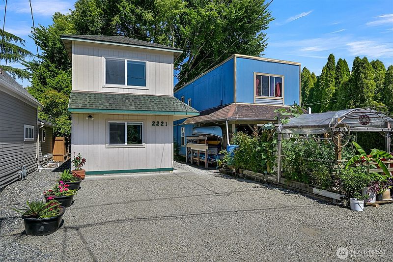 2nd image of 2221 Wilson Avenue