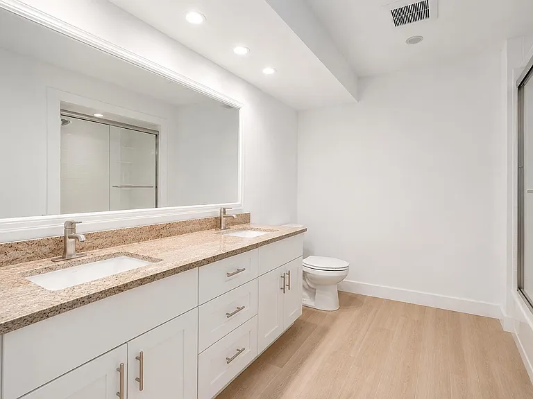 1301 SW 8th St — Photo 9