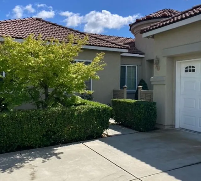 1858 N Filbert Ave — Photo 1